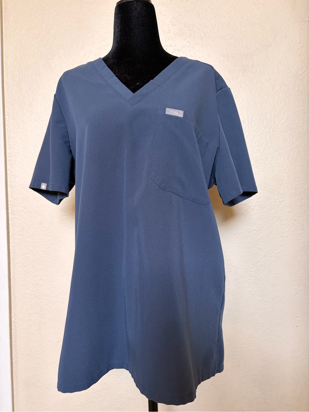 FIGS Technical Collection Catarina One-Pocket Scrub Top Slate Blue Gray - L
